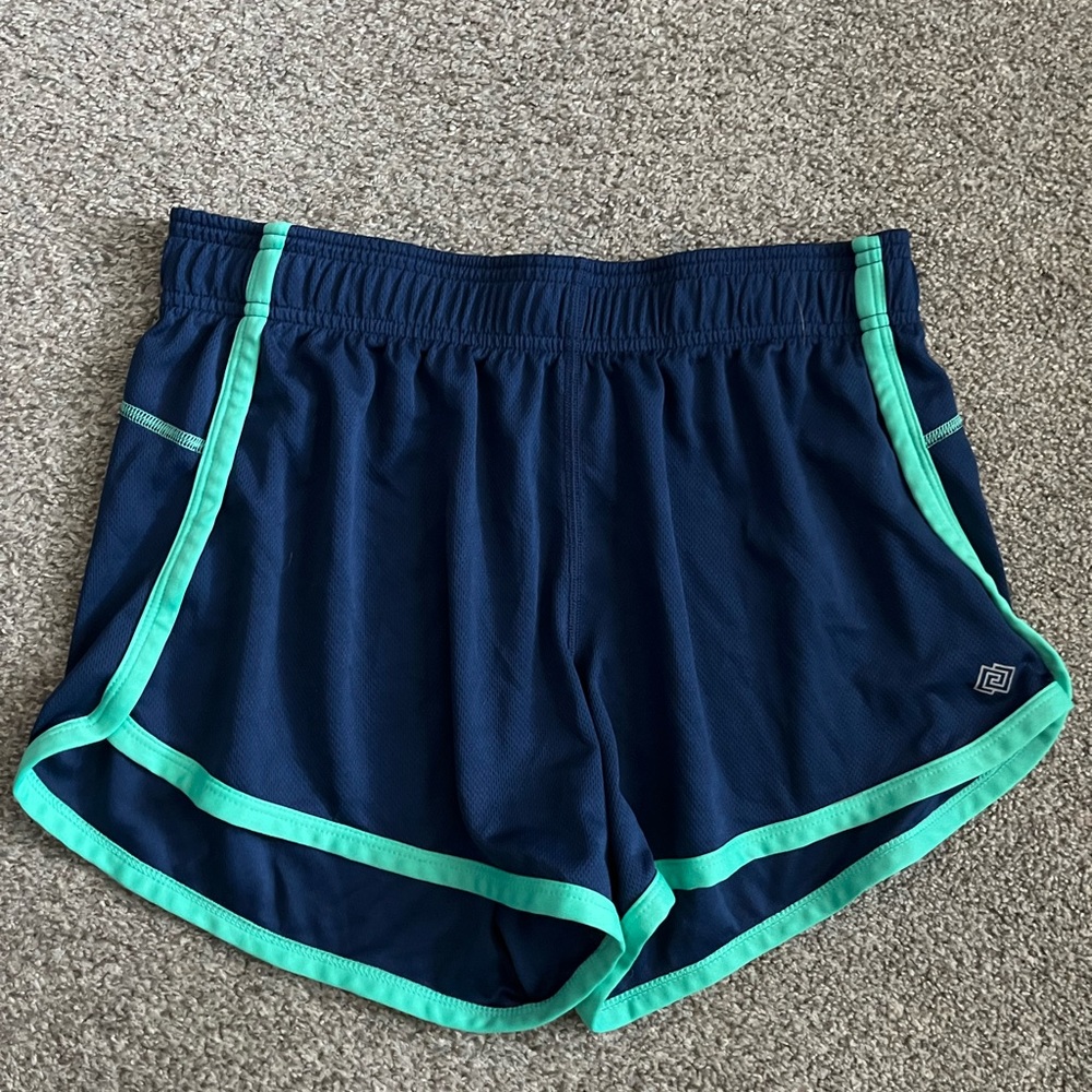 Women’s M athletic shorts
